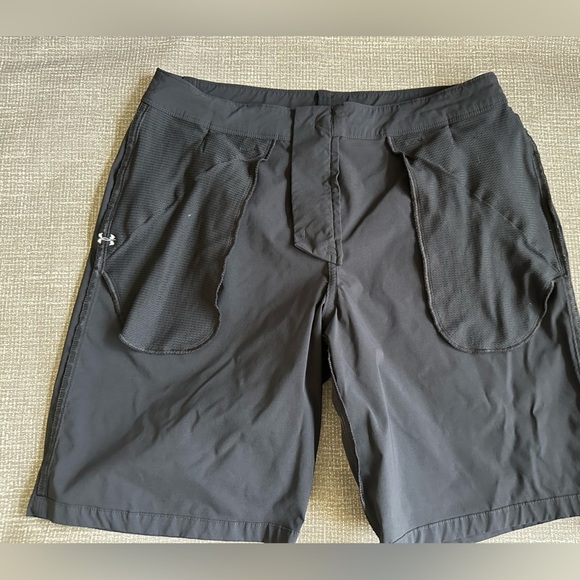 Under Armour Men’s Black Flat Front Lightweight Short Size 34 - Picture 5 of 10